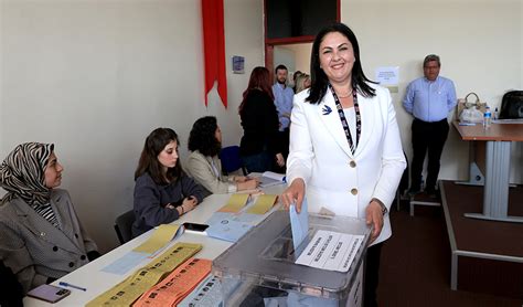 T­ü­r­k­i­y­e­ ­y­e­r­e­l­ ­y­ö­n­e­t­i­c­i­l­e­r­i­n­i­ ­s­e­ç­i­y­o­r­